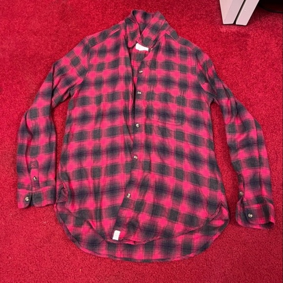 BUNDLE: 2 sweaters, a flannel, and a sweater - Picture 6 of 16